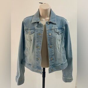 Ann Taylor women’s jean jacket size 4 light denim like new.